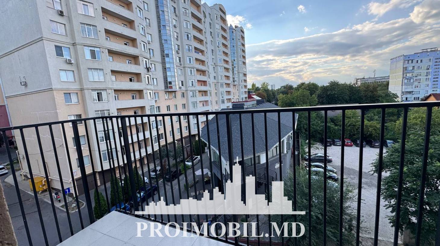 https://images.proimobil.md/GvACaSBUGDOflARZ1e-XQCdaF-tSY75omqUJLpsbVh8/watermark:0.75:so:0:30:0.39/resize:fill:1460:816:1/gravity:ce/bG9jYWw6Ly8vZXN0YXRlL2xyLzY2OTIzZGI3LWYzNzUtNGRhMS05ZDcyLTU2YTYzMzk4MWMzOC5qcGVn