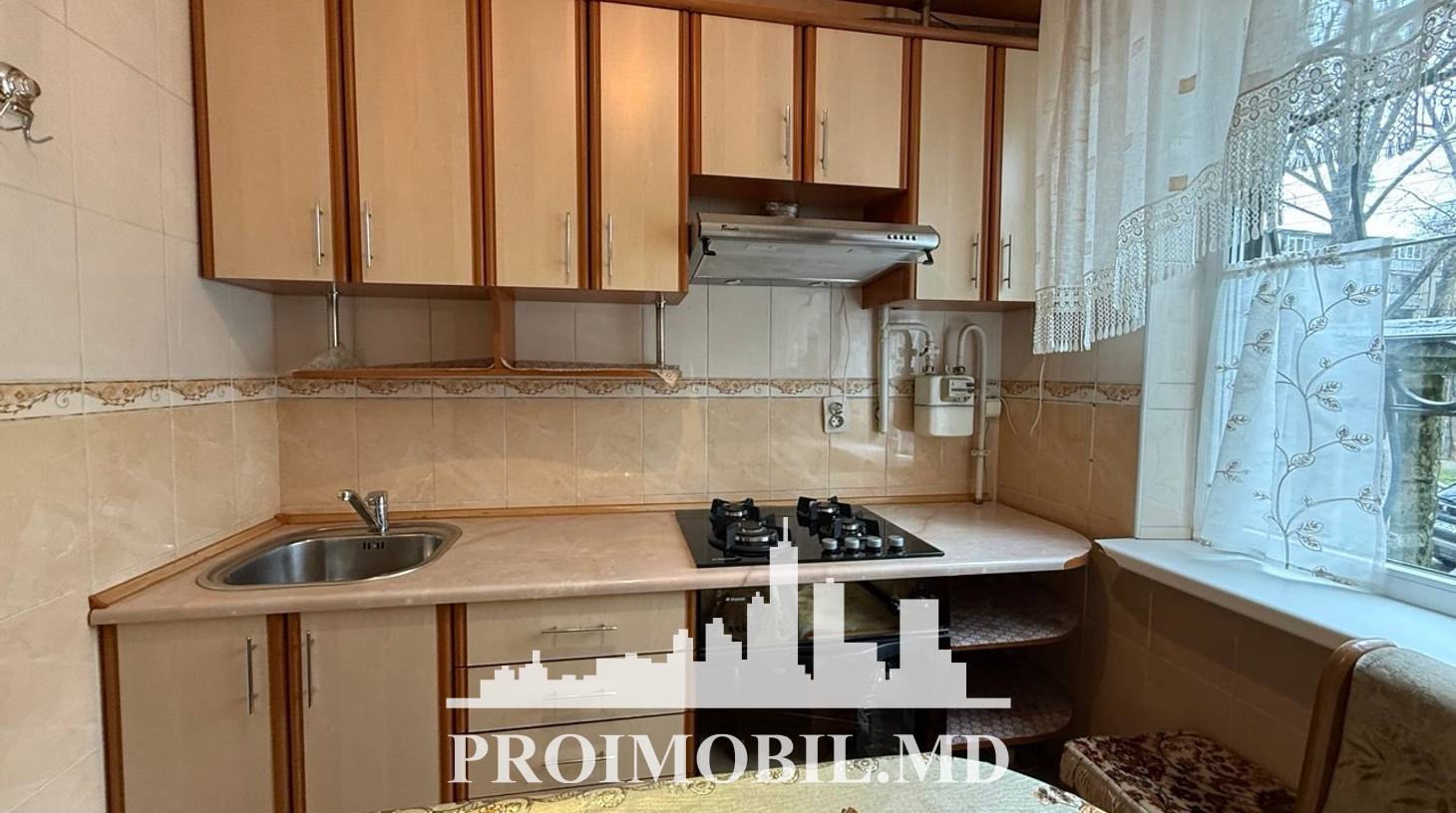 https://images.proimobil.md/GvCNyQ4bHbCRBS9np3yCO4pL5xLUzSQVh-NWjbm6jEM/watermark:0.75:so:0:30:0.39/resize:fill:1460:816:1/gravity:ce/bG9jYWw6Ly8vZXN0YXRlL2xyLzk2YjM4Y2YwLWI3NzktNDlkYS1iYzUzLTlhMDM3MTlmZjI0Ny5qcGVn