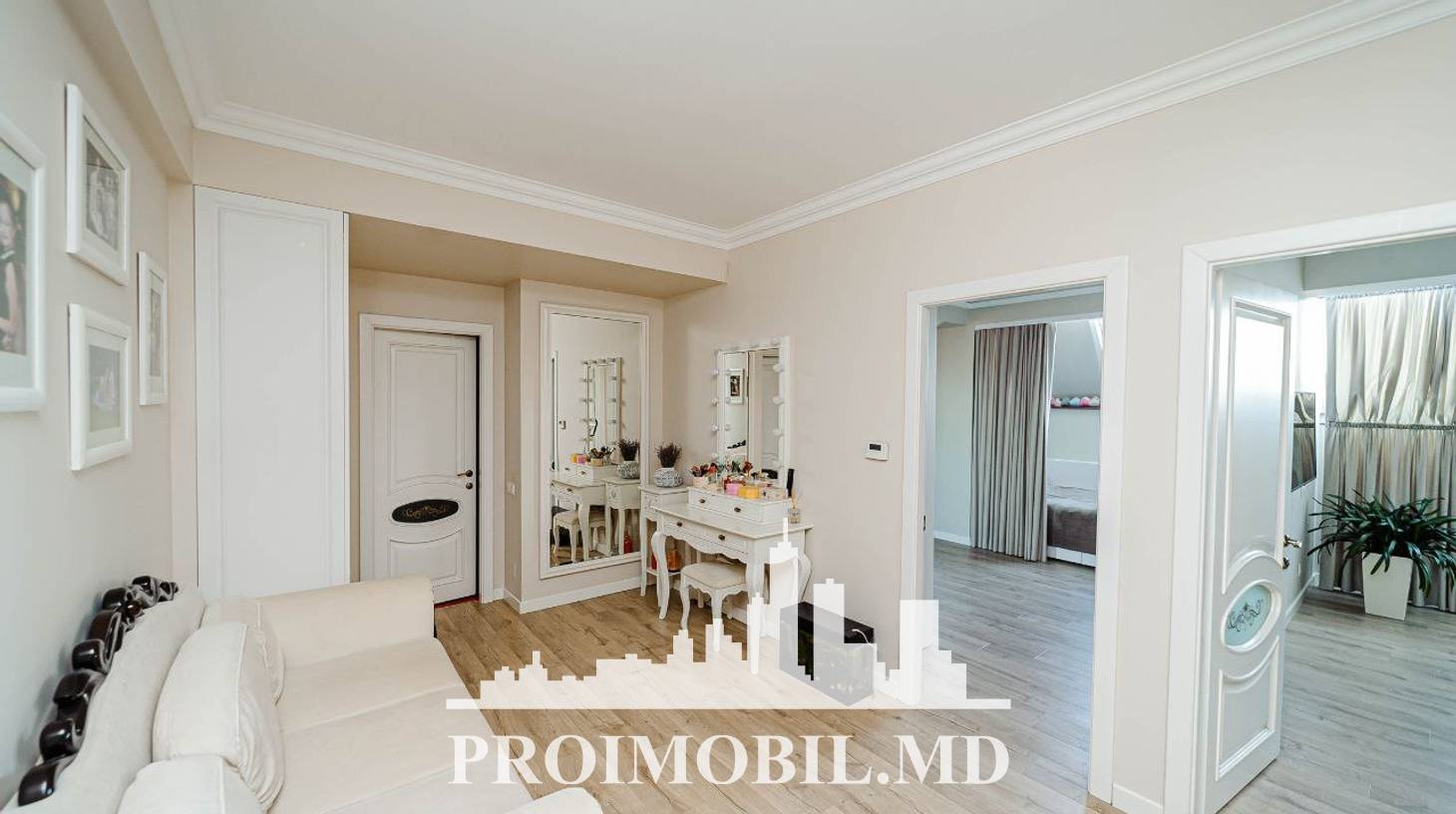 https://images.proimobil.md/Gx40BmEIm5LsivzI5OQBA5zBjYyJipNpdsuwQazVUN0/watermark:0.75:so:0:30:0.39/resize:fill:1460:816:1/gravity:ce/bG9jYWw6Ly8vZXN0YXRlL2xyL2RhMjYwYzA1LWU1MTAtNDhkMy04ODQ0LWZhMGU0ODE2YTUzMy5qcGVn