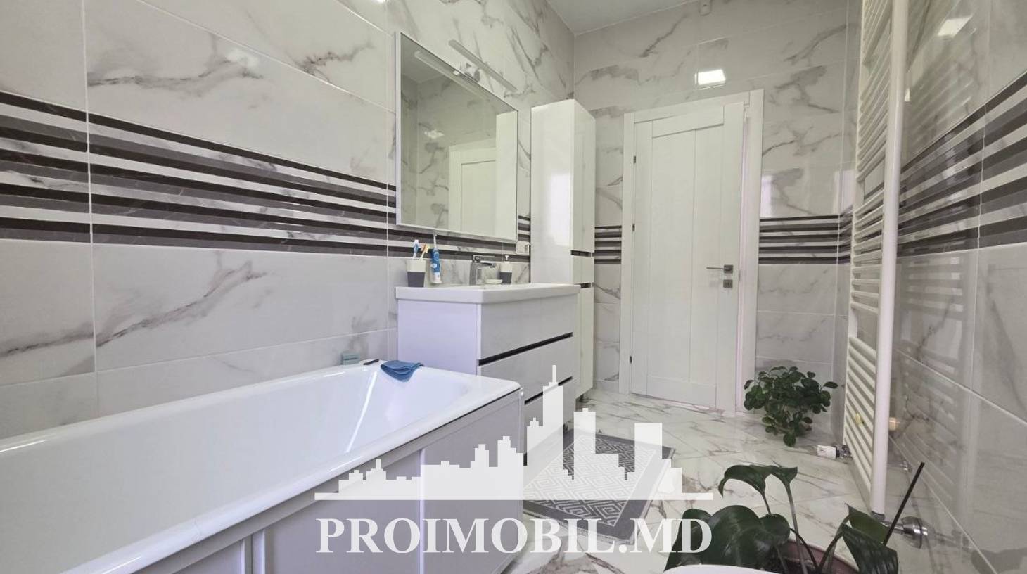 https://images.proimobil.md/GxJMB8OFXzv7XgQPGh2npUpaEsyl7ft68I_c1xrz7MA/watermark:0.75:so:0:30:0.39/resize:fill:1460:816:1/gravity:ce/bG9jYWw6Ly8vZXN0YXRlL2xyLzc4Mzk5NzAwLWMyZDItNGIxYi05OTdlLWI3ZDJkN2E5MWRjZS5qcGVn
