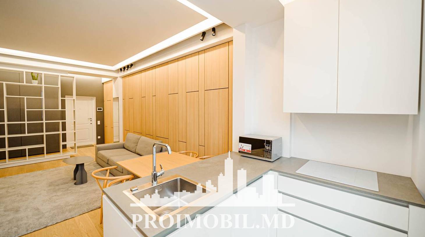 https://images.proimobil.md/GxqE4wahwdQoqOco38_UTdNRSNKyPe3Eb-R6GbDVFUo/watermark:0.75:so:0:30:0.39/resize:fill:1460:816:1/gravity:ce/bG9jYWw6Ly8vZXN0YXRlL2xyL2UyODQ1Y2Y4LTRhYjgtNGY1Mi05ZmZmLWU3NTYyYTdjODE0OC5qcGVn