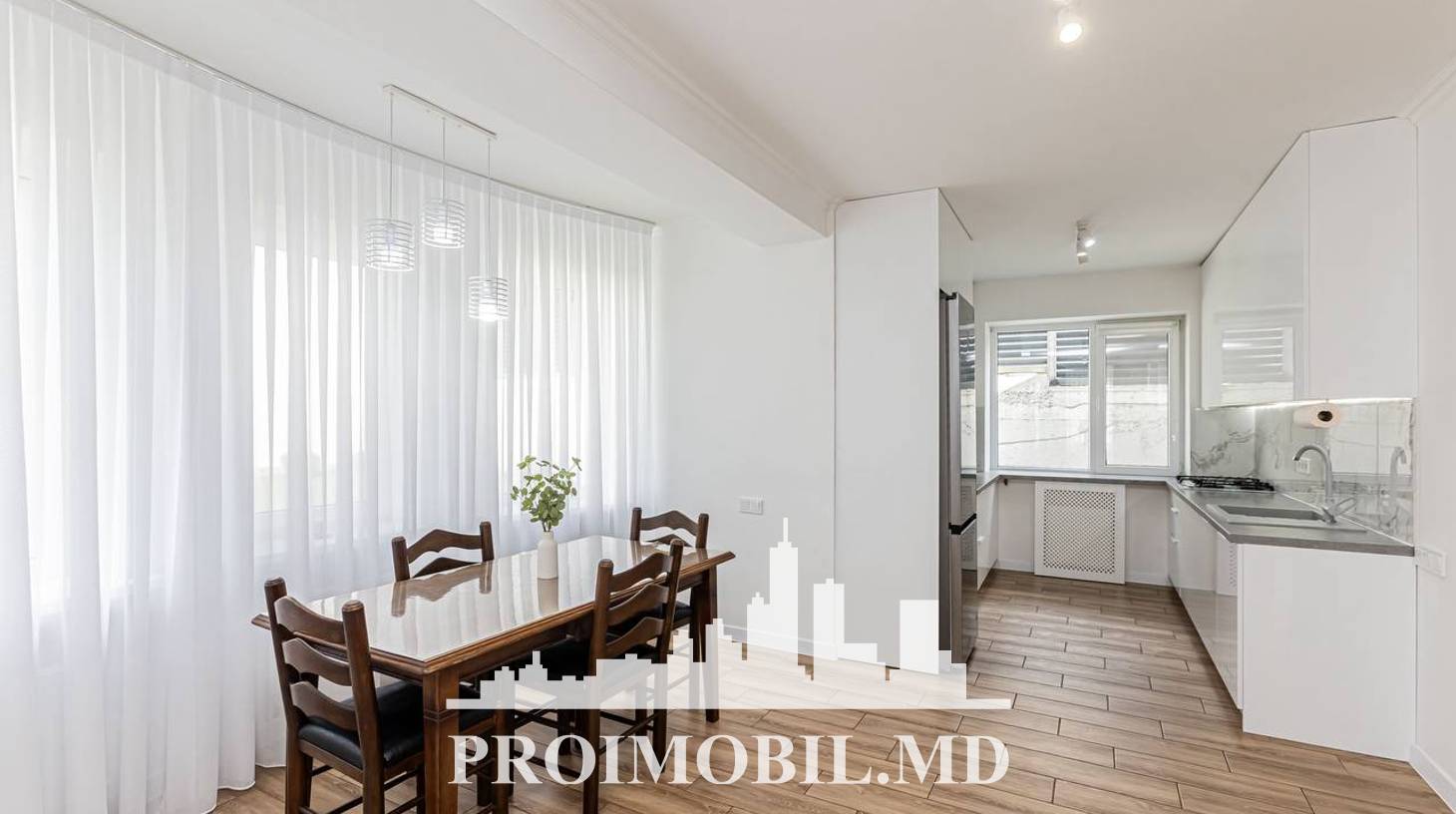https://images.proimobil.md/Gz7pPQDX6jju9QVDqssnn0uh5Mq0CRfqaXNFHwlpc4s/watermark:0.75:so:0:30:0.39/resize:fill:1460:816:1/gravity:ce/bG9jYWw6Ly8vZXN0YXRlL2xyLzJhYjZmYzg1LTdiMDctNDk2NC1hOTdjLWNkMmVmMTJjMzZjNC5qcGVn