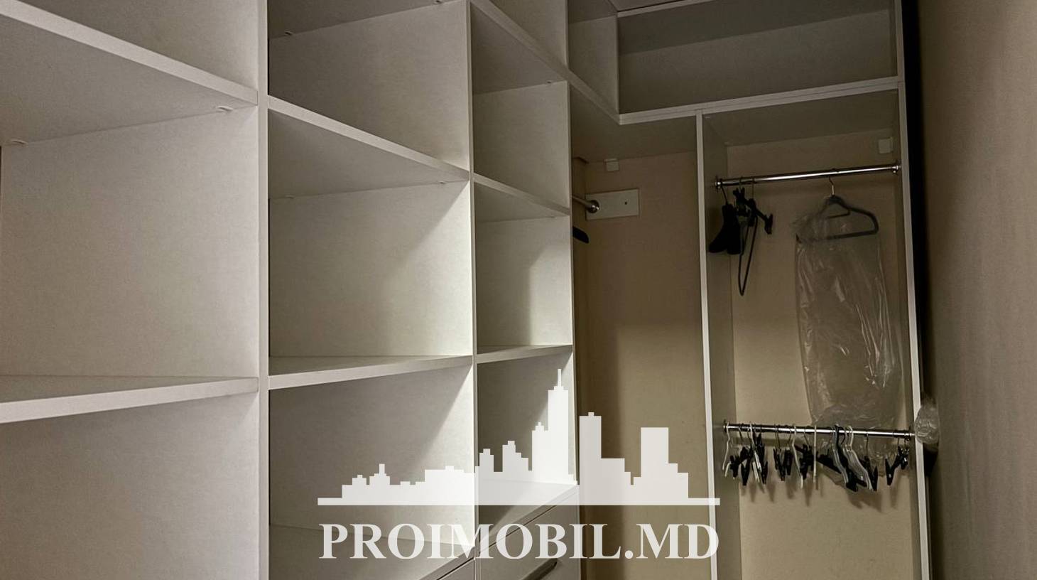 https://images.proimobil.md/H3e751PIkwsbdHmGh1NV-Pcg2lh5iGb1-KmZYoZr2ds/watermark:0.75:so:0:30:0.39/resize:fill:1460:816:1/gravity:ce/bG9jYWw6Ly8vZXN0YXRlL2xyL2RhYTljNTIzLTAzYTgtNGU2Yi1iNzExLTAxN2M5OTc2NjUxNS5qcGVn