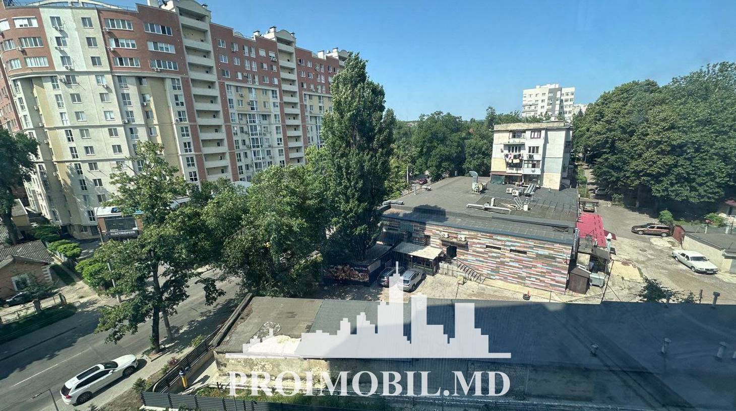https://images.proimobil.md/H6ke9d2bpdFhCKDfdpPt0ZALOf1-TT6SKL9QlnLhRns/watermark:0.75:so:0:30:0.39/resize:fill:1460:816:1/gravity:ce/bG9jYWw6Ly8vZXN0YXRlL2xyL2UxMWYwZDM4LTE5MjktNDhhMy05YWRmLWFmODVkNjM2MjljMi5qcGVn