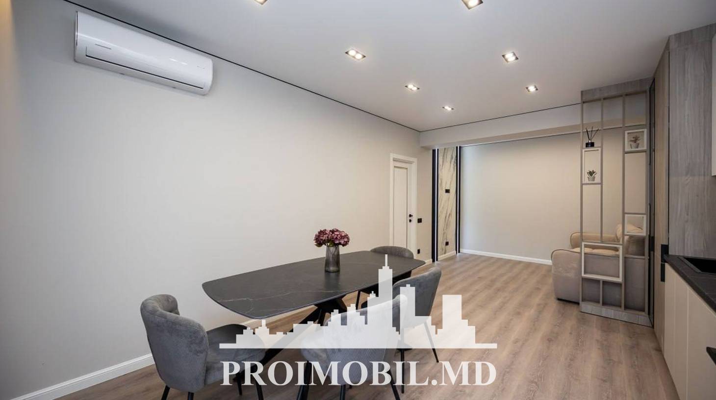 https://images.proimobil.md/HAE_CEuce9Vr8vQvG4TzifDVQfMB50izPqulBR4Qxk8/watermark:0.75:so:0:30:0.39/resize:fill:1460:816:1/gravity:ce/bG9jYWw6Ly8vZXN0YXRlL2xyLzJmOTliODBiLWY0YzktNDQ1OC05ZjljLTMxZjA5ZDg2YjhmYi5qcGVn