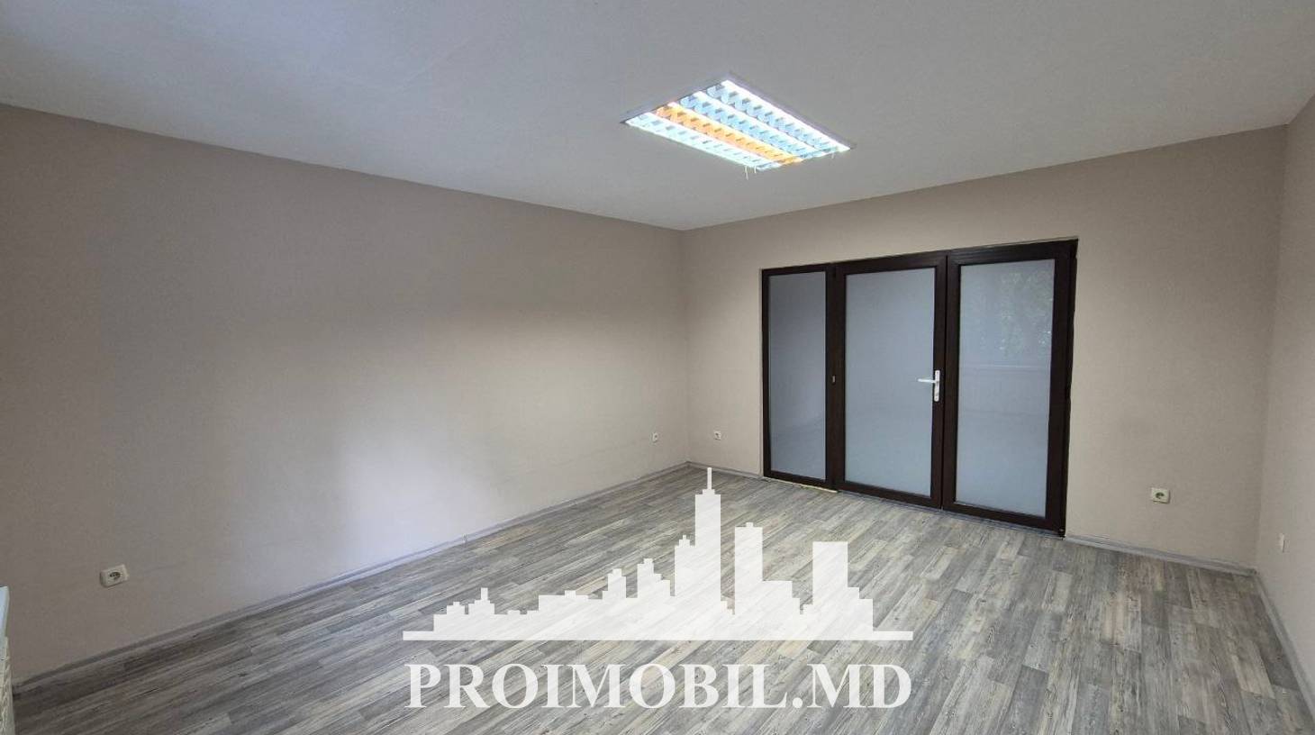 https://images.proimobil.md/HAZBrP70RIOBGfN0aU9cV0u9gjyHWxmib4mRJqsi4EY/watermark:0.75:so:0:30:0.39/resize:fill:1460:816:1/gravity:ce/bG9jYWw6Ly8vZXN0YXRlL2xyLzk2YTk4NWIxLWYxYmEtNGJlZS1iNzI5LThhYzIxMDI4OTI5OC5qcGVn
