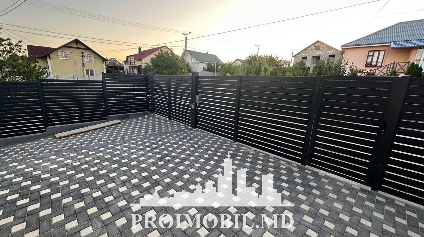 https://images.proimobil.md/HB_v-VfM7ZA24BY7T8CaYk5dxwE_2cDByu6Iws-eZMI/watermark:0.75:so:0:30:0.39/resize:fill:1460:816:1/gravity:ce/bG9jYWw6Ly8vZXN0YXRlL2xyLzYzYzQ2ZjIwLWE0ZjItNDViMS05MGIwLTcyMzYwYjRlOWM4MC5qcGVn
