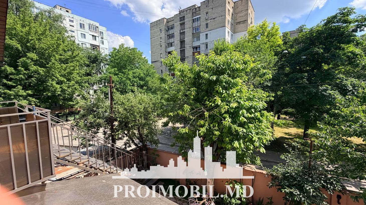 https://images.proimobil.md/HCZupAuj7PyIKjpF5mC7K-gN5jUTct3emZviEY2XEL4/watermark:0.75:so:0:30:0.39/resize:fill:1460:816:1/gravity:ce/bG9jYWw6Ly8vZXN0YXRlL2xyLzg4ODljNDg2LTI2NmItNDhiNi1iNWQ5LTcwZmIxMWI2M2I2My5qcGVn