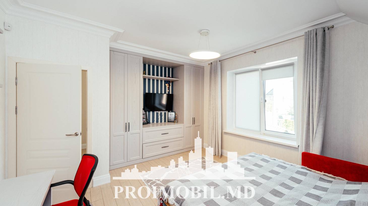 https://images.proimobil.md/HCeCk1a5KweHAJnt56cw2nqgr3_AJqwKSquk_1xn7zY/watermark:0.75:so:0:30:0.39/resize:fill:1460:816:1/gravity:ce/bG9jYWw6Ly8vZXN0YXRlL2xyLzE4YWYwNGY4LWZiOTQtNDVlYS1iOTA5LTc5ZjliOGI4MmNlMC5qcGVn