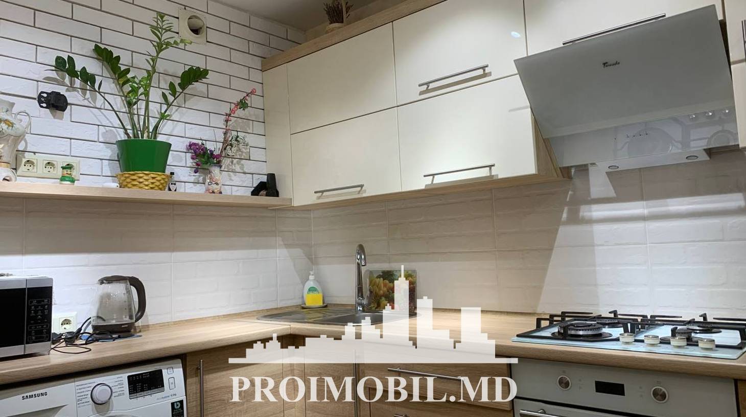 https://images.proimobil.md/HGxupQveEmrJjMF1MYLPG-EwUXDalbbwxM2ADeQG034/watermark:0.75:so:0:30:0.39/resize:fill:1460:816:1/gravity:ce/bG9jYWw6Ly8vZXN0YXRlL2xyLzdlNGYzMTZmLWRkYmMtNDE1NS1hY2U1LTViMTFjNWU5MGQ0YS5qcGVn