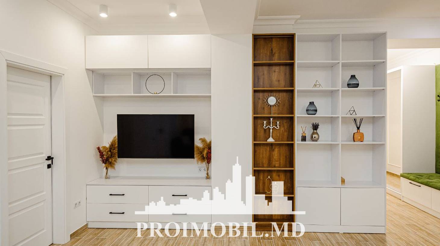 https://images.proimobil.md/HJk4hfa9vVQATzdeVfPIwe7bT5Tnq0-AZ6LCT9EEqCU/watermark:0.75:so:0:30:0.39/resize:fill:1460:816:1/gravity:ce/bG9jYWw6Ly8vZXN0YXRlL2xyLzMzMDI2MjY2LWEzYTMtNGFlNC05Yzk5LTAwNjM3Yjg1NmM4ZC5qcGVn