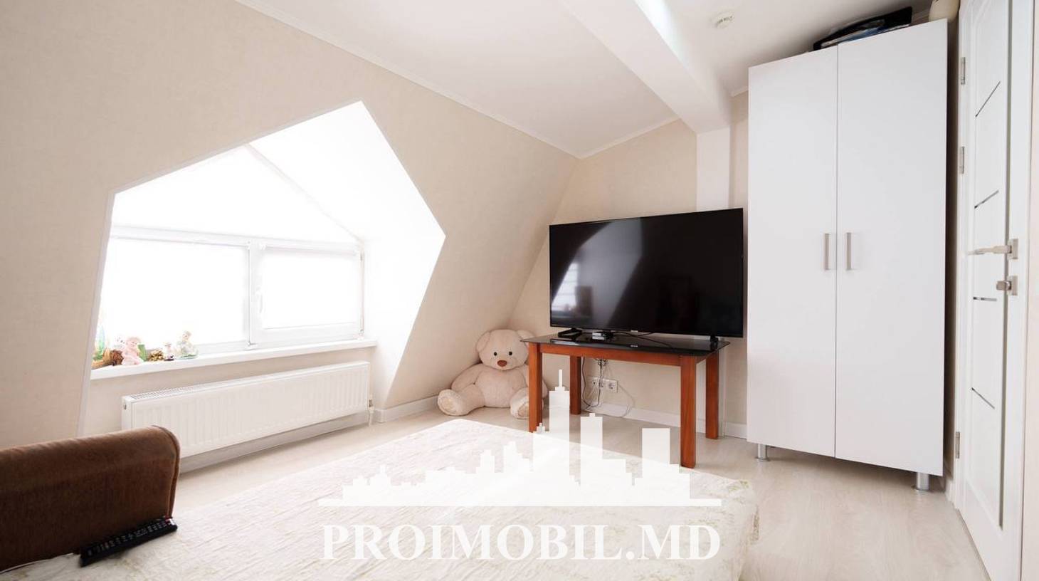 https://images.proimobil.md/HLqt1bwb3UX9-fdXb3GqNdZy6R__A1Uegd3XwVeZ490/watermark:0.75:so:0:30:0.39/resize:fill:1460:816:1/gravity:ce/bG9jYWw6Ly8vZXN0YXRlL2xyLzFkODc2Y2I0LTVlY2EtNGZkYS05ZmZhLTI5YWMyNzA5Yjg0ZC5qcGVn