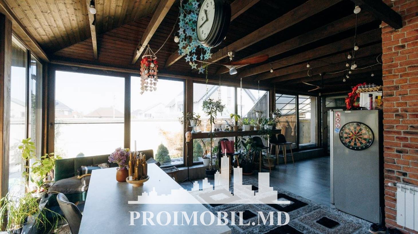 https://images.proimobil.md/HMBCZMEtfKfXN6z3KTIeQ4NFy06B5XuGPxjYmMsSJGE/watermark:0.75:so:0:30:0.39/resize:fill:1460:816:1/gravity:ce/bG9jYWw6Ly8vZXN0YXRlL2xyLzNmNWI4ODIyLWU3ZWMtNDM3MS1hM2ZlLTUxMjY2OTBlZGQzNC5qcGVn