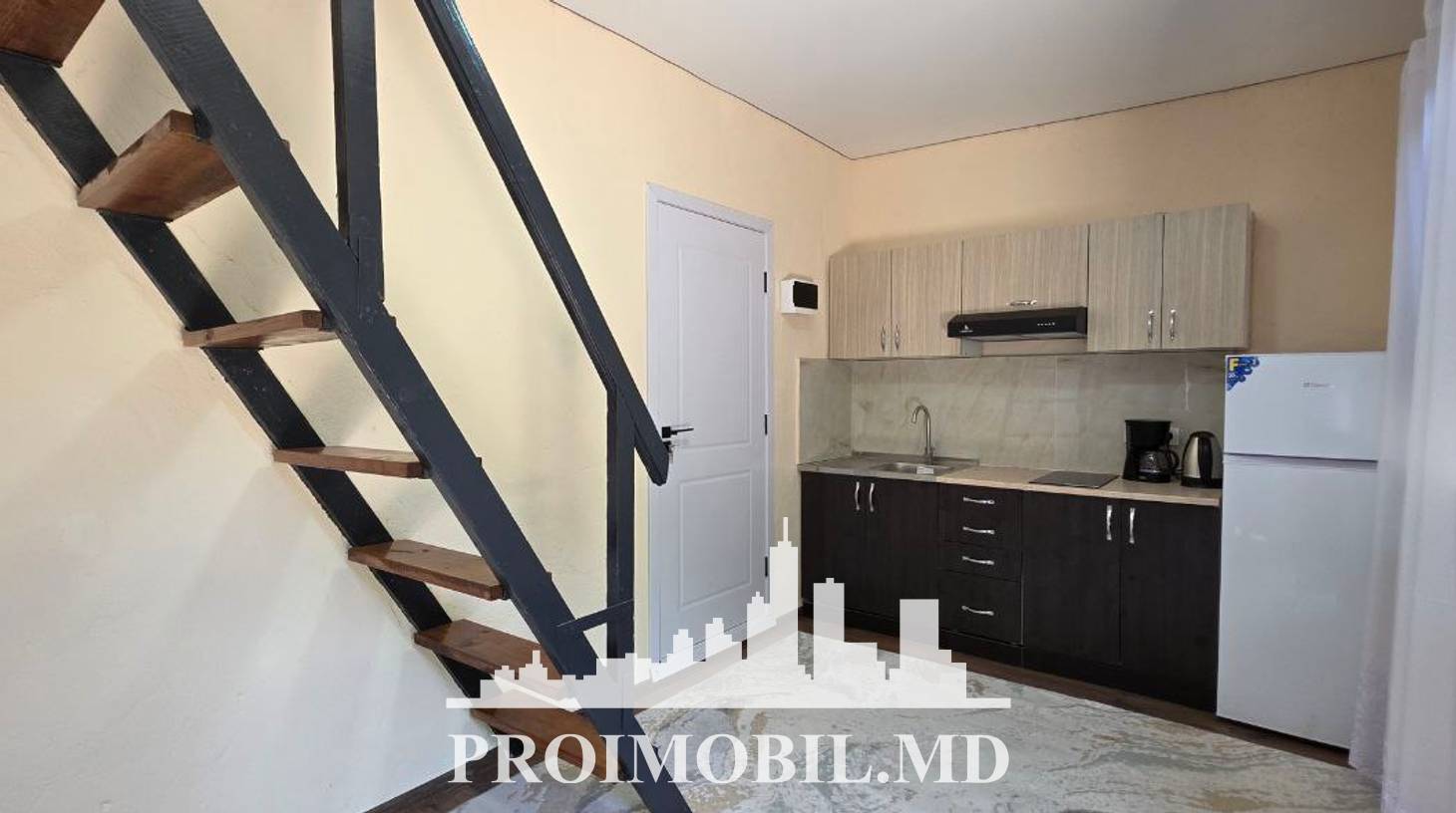 https://images.proimobil.md/HPq9bJi2Dvv6DAy98n6_QQ-Rx0xhpmz0e9G6Z1R8xag/watermark:0.75:so:0:30:0.39/resize:fill:1460:816:1/gravity:ce/bG9jYWw6Ly8vZXN0YXRlL2xyLzU5MDUxYTExLWJkMjctNDg4YS1iYTExLTkwNDMyZjY4NzJkNi5qcGVn
