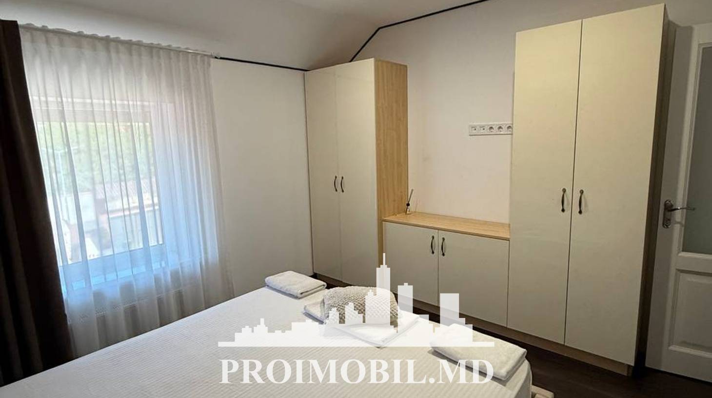https://images.proimobil.md/HRDk0D-n9hng0aEshIfcCvoIPr-XLAX2_JcXttpQybE/watermark:0.75:so:0:30:0.39/resize:fill:1460:816:1/gravity:ce/bG9jYWw6Ly8vZXN0YXRlL2xyLzQ1ZDM3Yzk3LWJjMmUtNDA3OC1hNmQxLWI4ZjJmMDgzMmQ1Zi5qcGVn