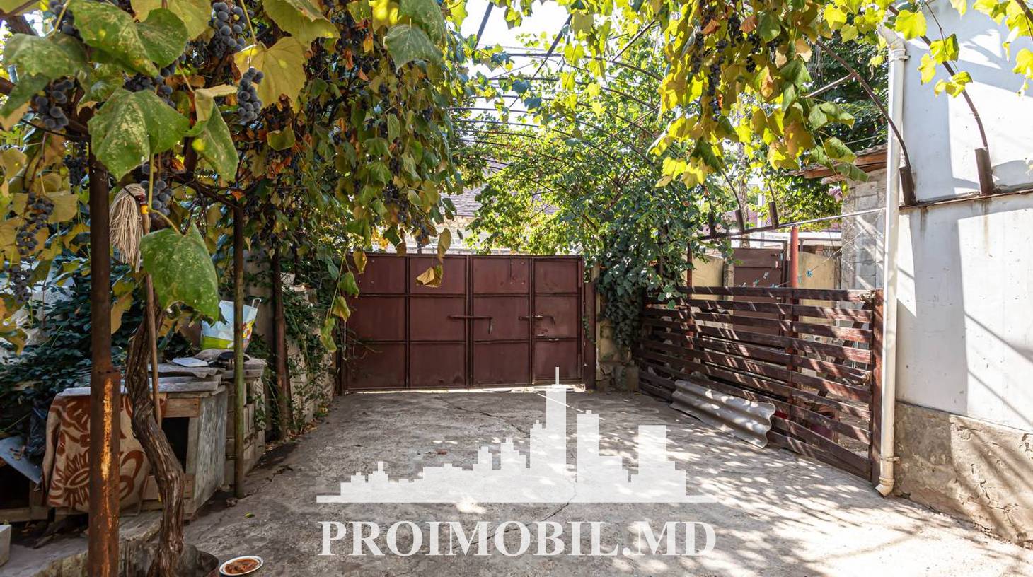 https://images.proimobil.md/HSoXpQkxRXOZBtEAOvetuBoS4lzgXvDbnmpLZcHe1jU/watermark:0.75:so:0:30:0.39/resize:fill:1460:816:1/gravity:ce/bG9jYWw6Ly8vZXN0YXRlL2xyL2U0MGQzZGEzLTQ4MWUtNDllMS05NmZiLTBiZGFhZTViN2ZjOS5qcGVn