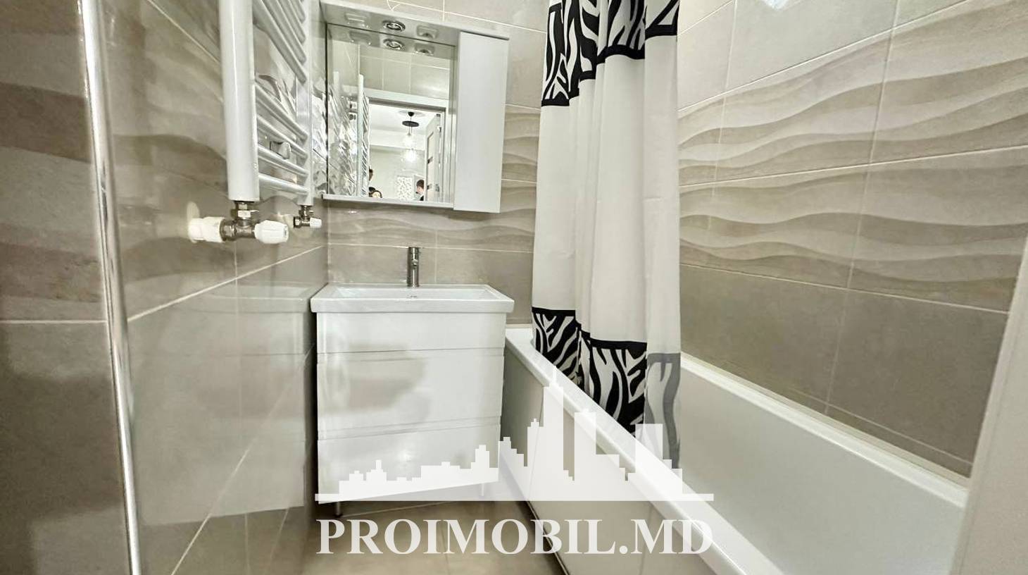 https://images.proimobil.md/HUpdqABttHycgIv3WgU5t8CqMRwcww2QsiQpfw2k1_I/watermark:0.75:so:0:30:0.39/resize:fill:1460:816:1/gravity:ce/bG9jYWw6Ly8vZXN0YXRlL2xyL2I1Nzk3MzUxLTFiOGItNDBiMi05ZmQwLTAzMTU5YTQ4ZmI5Zi5qcGVn