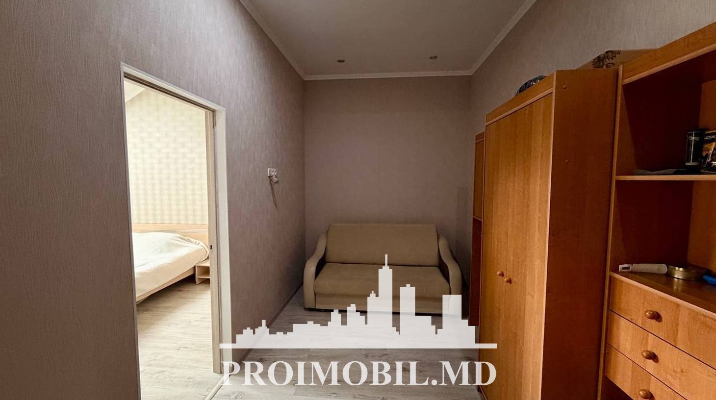 https://images.proimobil.md/HXq-Kl5JWfXfF-Pg1gt3X77hXuRwsxCabMgedr0ORQE/watermark:0.75:so:0:30:0.39/resize:fill:1460:816:1/gravity:ce/bG9jYWw6Ly8vZXN0YXRlL2xyLzYzMDhkYjBhLTcyNDYtNGU1OC1hOTk4LTA2ZjQwMGVjNzJiZi5qcGVn