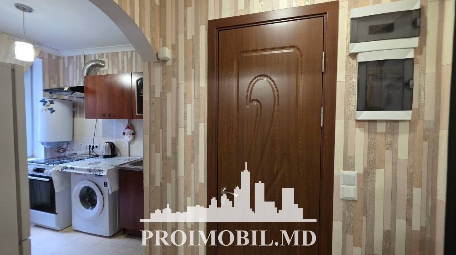 https://images.proimobil.md/HcvxPcwy8m-cdH8ioPyxmCs2yELn8OQtf5dxLS1yoiw/watermark:0.75:so:0:30:0.39/resize:fill:1460:816:1/gravity:ce/bG9jYWw6Ly8vZXN0YXRlL2xyL2ZhZjE1ZGM2LTRlMTMtNDUyNi1hMTUzLWRiNWFjNDE1YThiNi5qcGVn