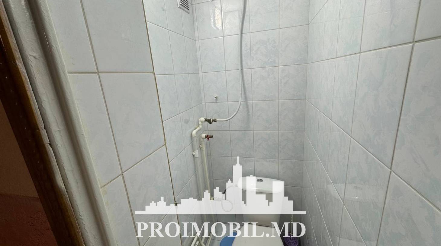 https://images.proimobil.md/He_0R2DbgnI84eyQ5g07cgJhuwlF9UcVQ-KcjNN_GZg/watermark:0.75:so:0:30:0.39/resize:fill:1460:816:1/gravity:ce/bG9jYWw6Ly8vZXN0YXRlL2xyLzY0NDIzOWUyLTQyZWYtNDE4MS05OGZhLTY4NTg0YTQ5NDc0MS5qcGVn