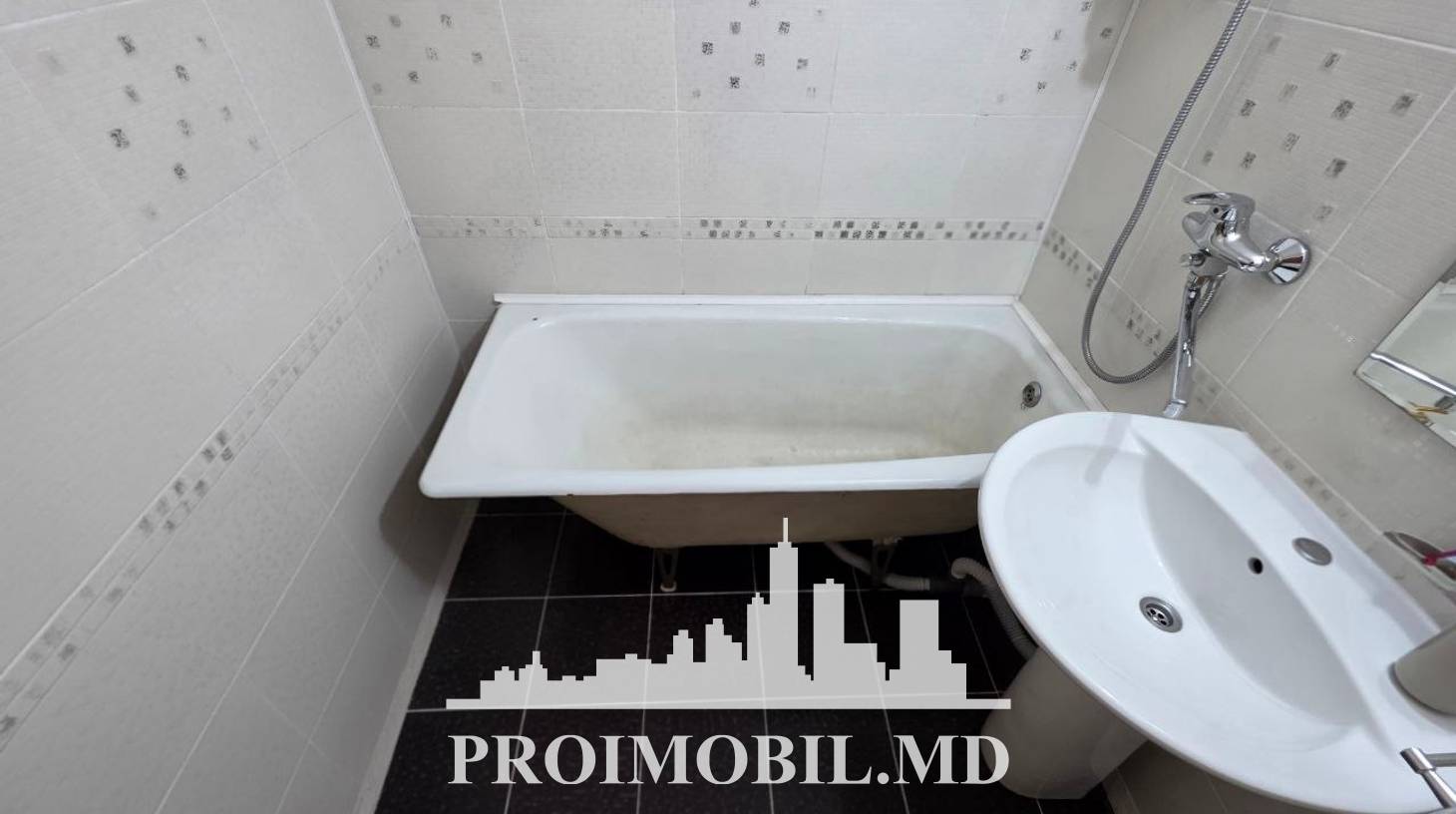 https://images.proimobil.md/Hhdgdb7GgZAkGWWNBR5PnIH7a2318eCFP5AMuaeObvw/watermark:0.75:so:0:30:0.39/resize:fill:1460:816:1/gravity:ce/bG9jYWw6Ly8vZXN0YXRlL2xyLzY5MjJkZjhlLTU1NmItNGQ0Ni05MDg3LTkwYTUwMTNhNWQ3MS5qcGVn
