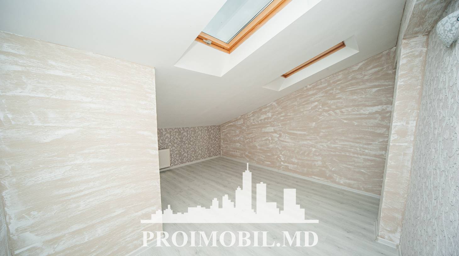 https://images.proimobil.md/HiIBN8PbXlDdOZUvMV24kWfEeBxIZUoCv9S0D7SE6qo/watermark:0.75:so:0:30:0.39/resize:fill:1460:816:1/gravity:ce/bG9jYWw6Ly8vZXN0YXRlL2xyLzY5MGJlMDkxLWRhMjktNDRiZC04MDBlLTA3Njg5MzNjYzY0MS5qcGVn