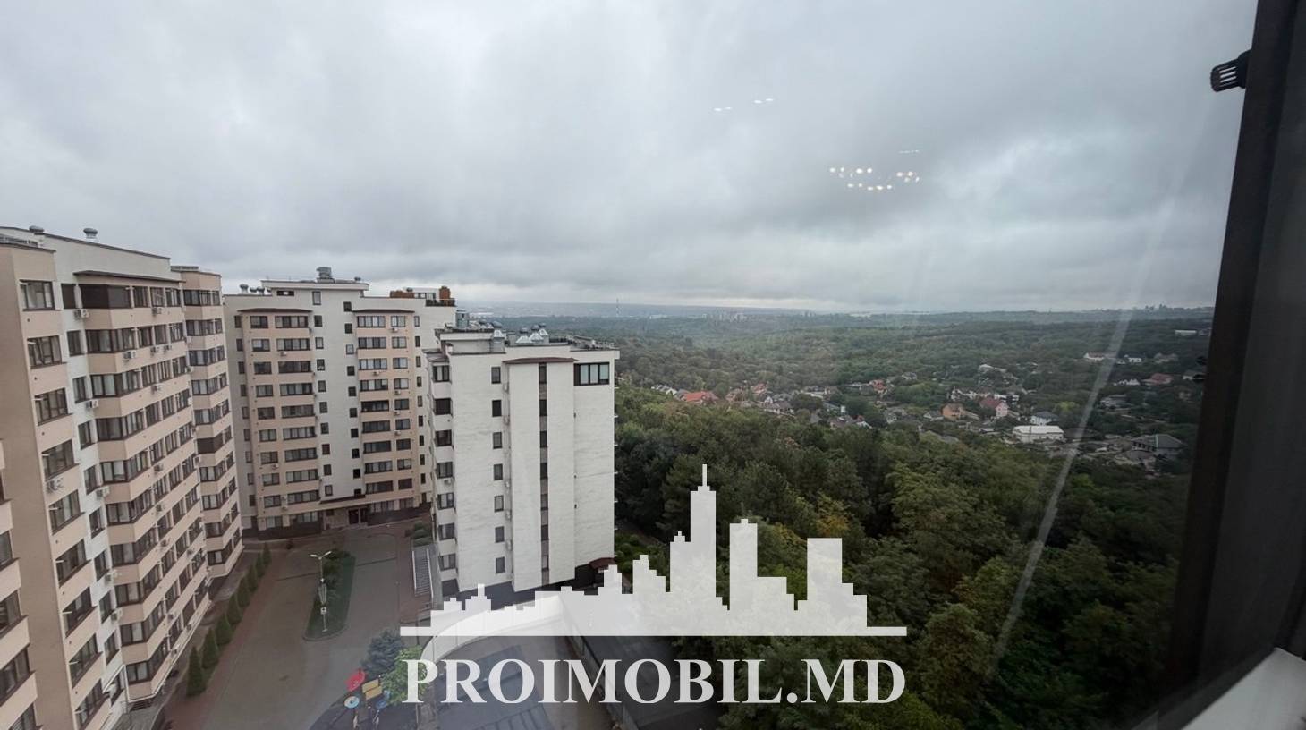 https://images.proimobil.md/HipiHyfFJlu2c-zyGiSRDulEDknnykNDeMIppcrJD3U/watermark:0.75:so:0:30:0.39/resize:fill:1460:816:1/gravity:ce/bG9jYWw6Ly8vZXN0YXRlL2xyL2VmYTgyMWEyLWExYzgtNDAxOS1hYzUxLTVkYjYwOWY5NWE1Ni5qcGVn