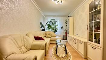 https://images.proimobil.md/HjDqsfG5OoJE7Z6ng9wBfT46dSX3W3VPp_yTy4fQku4/resize:fill:350:198:1/gravity:ce/bG9jYWw6Ly8vZXN0YXRlL2xyLzUzYzY1NzZmLTRmMTYtNDVmYy1iNTFhLTBmZmRlZDc5YjljNy5qcGVn