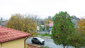 https://images.proimobil.md/HkZUsuZyh8iM6fImIRWgCNXZZckvc1xdRObLpk04bPU/resize:fill:350:198:1/gravity:ce/bG9jYWw6Ly8vZXN0YXRlL2xyL2VhOTQ4ZmY2LTlmN2QtNDIwMS1iZmJiLTg1ODljMmQyZDAxNy5qcGVn