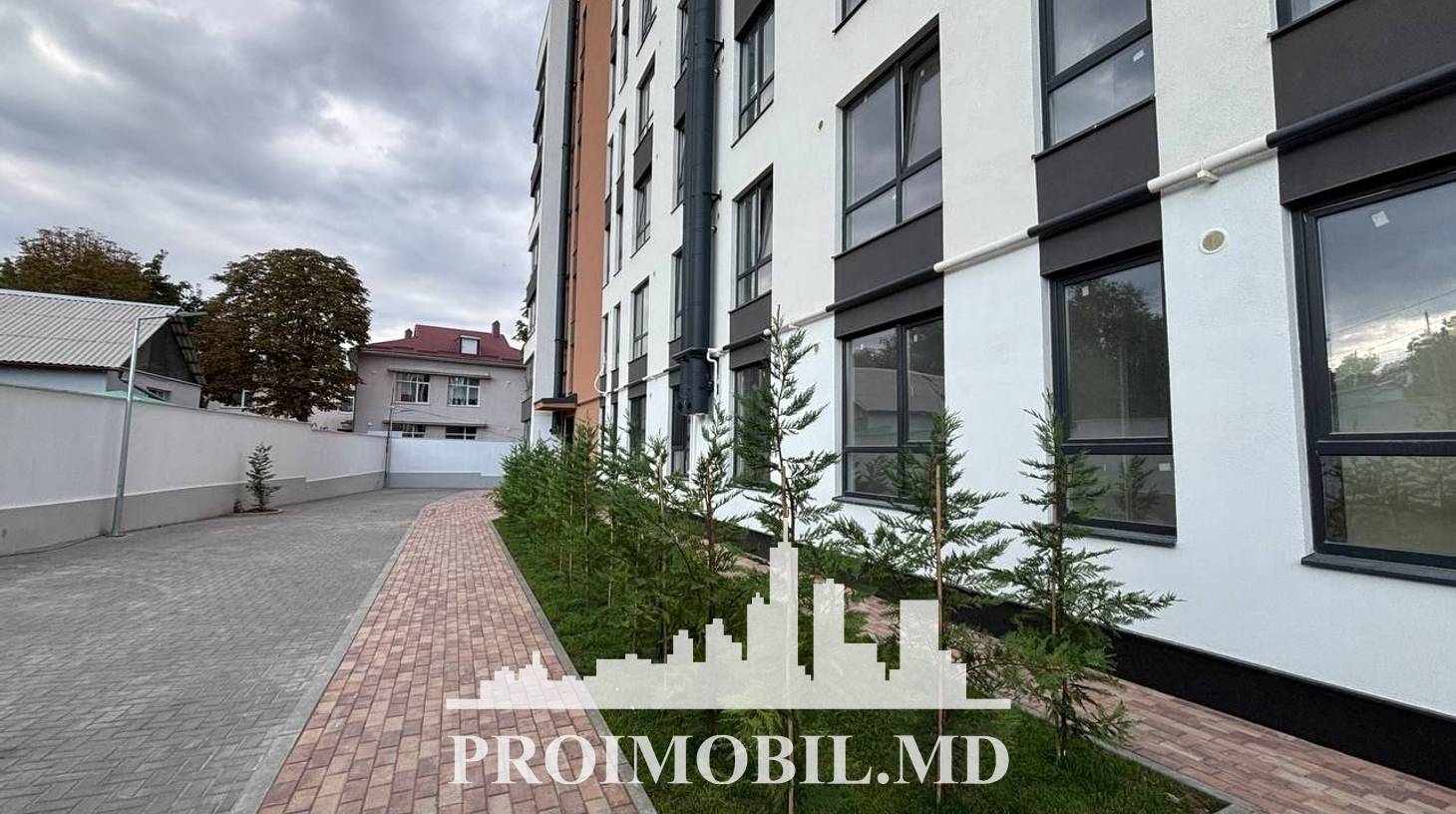 https://images.proimobil.md/HlNdJvX9Kfh8KSePzffN4SQENXJX9ujk_WaXj6ZutGo/watermark:0.75:so:0:30:0.39/resize:fill:1460:816:1/gravity:ce/bG9jYWw6Ly8vZXN0YXRlL2xyLzZhYzIxNDEzLTMxYTYtNGVhZS1iYTMzLTRhNmMzMDEzODFhNS5qcGVn