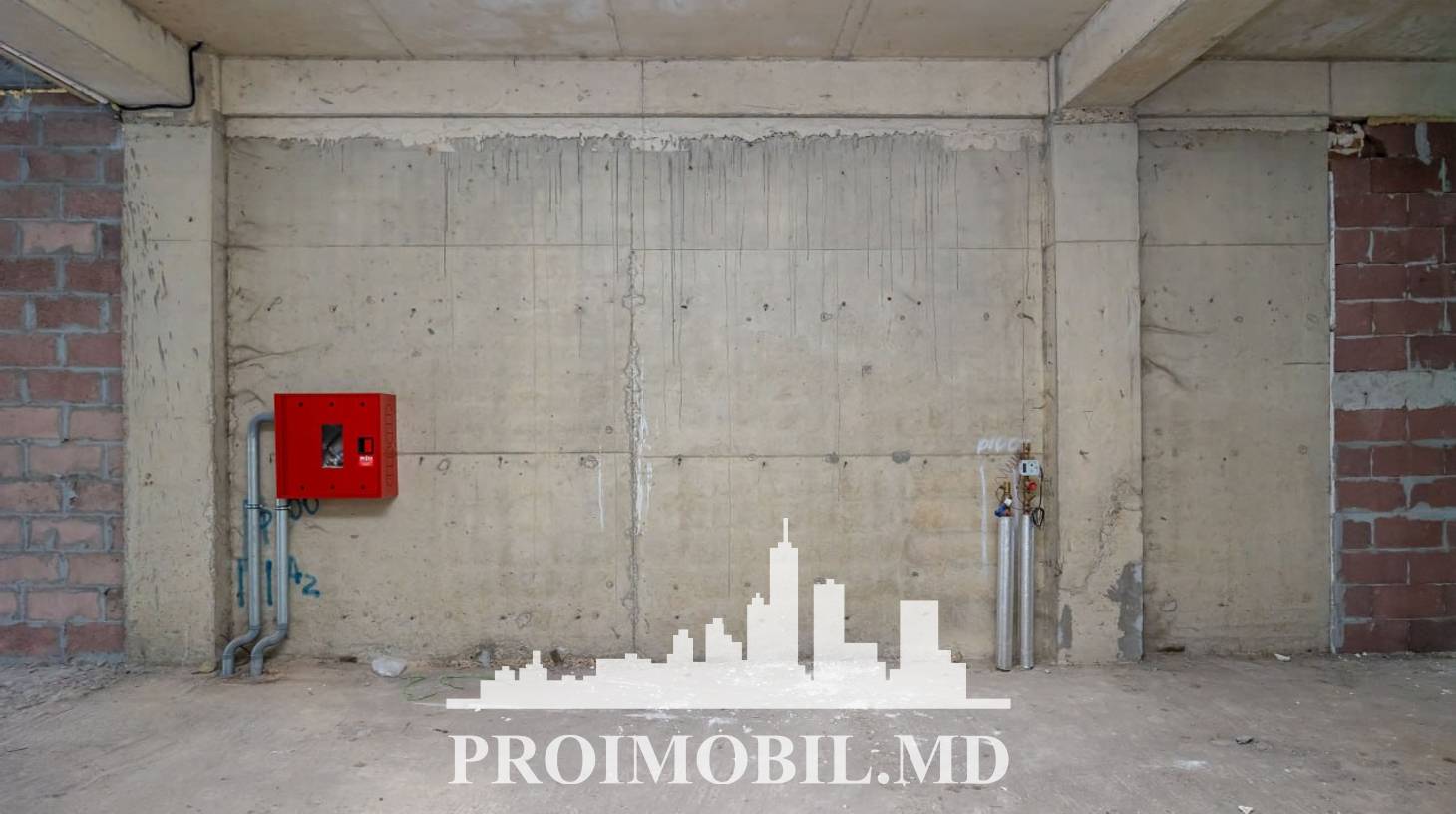https://images.proimobil.md/Hp77-vXADvKiIY3n2Tz-thBPLL33g1cj0DBS3f5W3w4/watermark:0.75:so:0:30:0.39/resize:fill:1460:816:1/gravity:ce/bG9jYWw6Ly8vZXN0YXRlL2xyLzZhOTc2YTllLTU2MjUtNGMyMi05MDVlLWEyYmQ4MDExOWRlMi5qcGVn