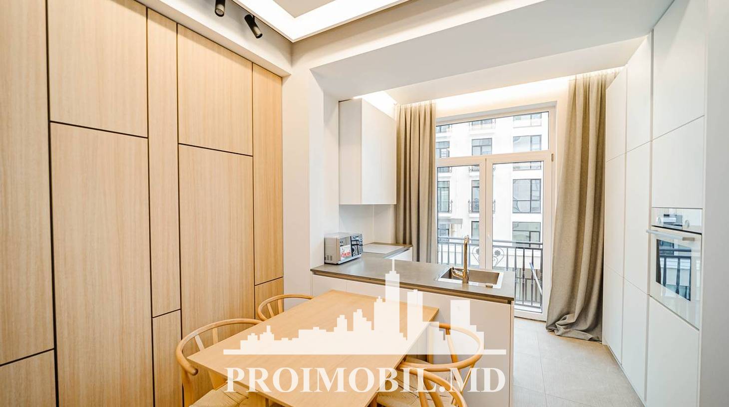 https://images.proimobil.md/HqZ2C8j3NBHMzrlbXONz2u0fdA2CGIhsVH-NyajeJCc/watermark:0.75:so:0:30:0.39/resize:fill:1460:816:1/gravity:ce/bG9jYWw6Ly8vZXN0YXRlL2xyLzBmY2I4ZTc5LTY3NmQtNGM0ZC1iZTI0LWRkNTk1Mjk3Mjg3NC5qcGVn