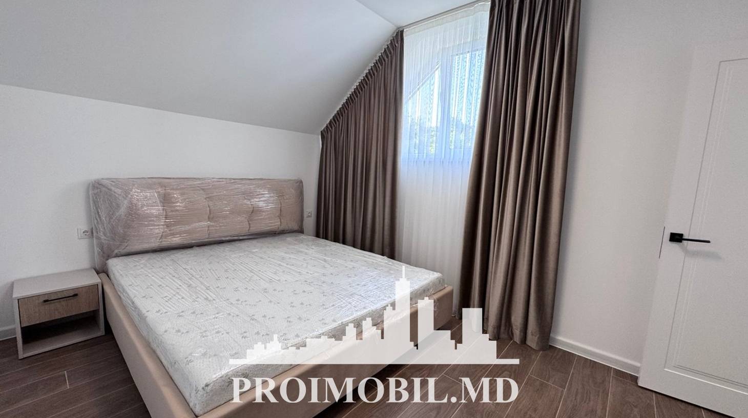 https://images.proimobil.md/Hv32a6lLIU3NTEuNsFU8L2IJiXTQEBiEGq183j4A0Lg/watermark:0.75:so:0:30:0.39/resize:fill:1460:816:1/gravity:ce/bG9jYWw6Ly8vZXN0YXRlL2xyL2QxMjlkYzlmLTU1ZjktNGZlMC04ZTkyLWRmZDRhNDI4NDA5MC5qcGVn