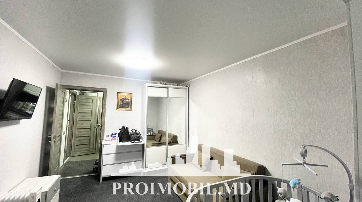 https://images.proimobil.md/HyJtMVYz_874c7RVOFou1qbk5YhCf5Nb_HFxP-7OJWc/watermark:0.75:so:0:30:0.39/resize:fill:1460:816:1/gravity:ce/bG9jYWw6Ly8vZXN0YXRlL2xyL2M1YmU4Njk3LWU4YTQtNDk0ZS05YWY4LTgzMDA2NTc5NTRkYS5qcGVn