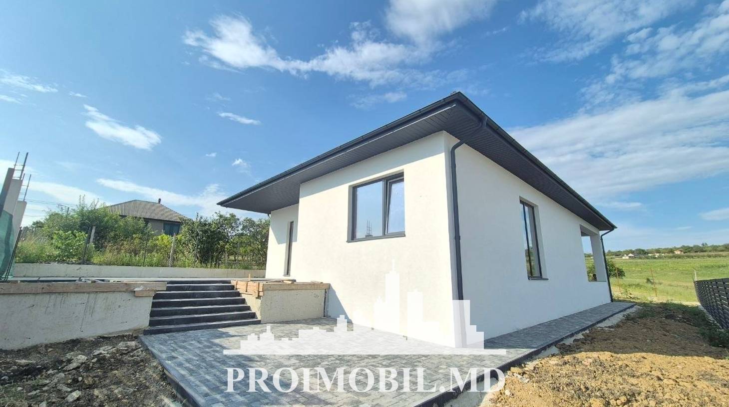 https://images.proimobil.md/I0M2kny49boJw-eEfbSWpGHOYPU61F-U4oMktAbjHYE/watermark:0.75:so:0:30:0.39/resize:fill:1460:816:1/gravity:ce/bG9jYWw6Ly8vZXN0YXRlL2xyLzIwMTcwMWFkLThjMDktNDIyYi1hNjgyLWQ1ZjEyNzBiZDI5YS5qcGVn
