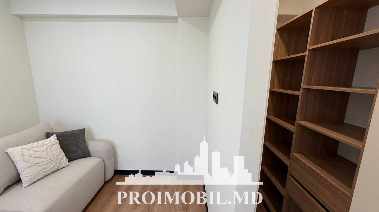 https://images.proimobil.md/I50zRP-ehg-OMVbkp1jbcTIfr7ZUUzAsZovDuGM5Pg8/watermark:0.75:so:0:30:0.39/resize:fill:1460:816:1/gravity:ce/bG9jYWw6Ly8vZXN0YXRlL2xyLzc5OGYzNjZhLTkxNzgtNDNhOS1iZTM2LTBkNDEwNDYxMzhjNy5qcGVn