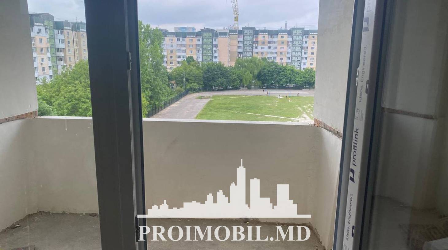 https://images.proimobil.md/I66VaM-NecCfTXUdPryygsjxsPYY9Zq4PDG4yR03mQU/watermark:0.75:so:0:30:0.39/resize:fill:1460:816:1/gravity:ce/bG9jYWw6Ly8vZXN0YXRlL2xyLzAzY2QyZmU3LTcxMGMtNDMwMS1hOWU0LTM4NjM5N2FhNzI0OC5qcGVn