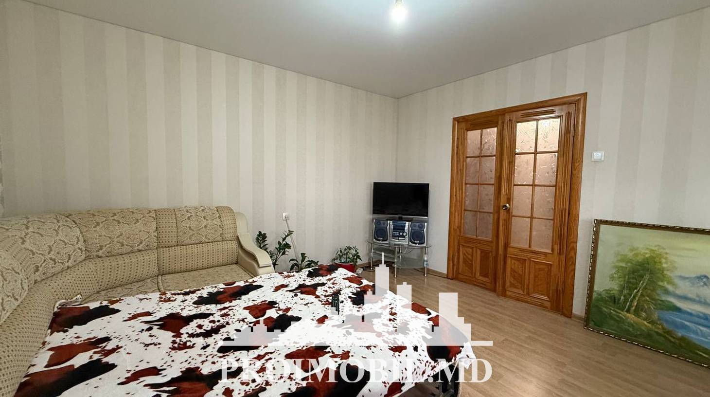 https://images.proimobil.md/I6qNvo1vL6lOIKNHqsnHZiinGQcK51IWmb8AX6bCwuw/watermark:0.75:so:0:30:0.39/resize:fill:1460:816:1/gravity:ce/bG9jYWw6Ly8vZXN0YXRlL2xyLzk2OTRlZmZiLWY5ZWQtNDFkYy05ODJjLWE0MzZhYzUwNmU4Zi5qcGVn