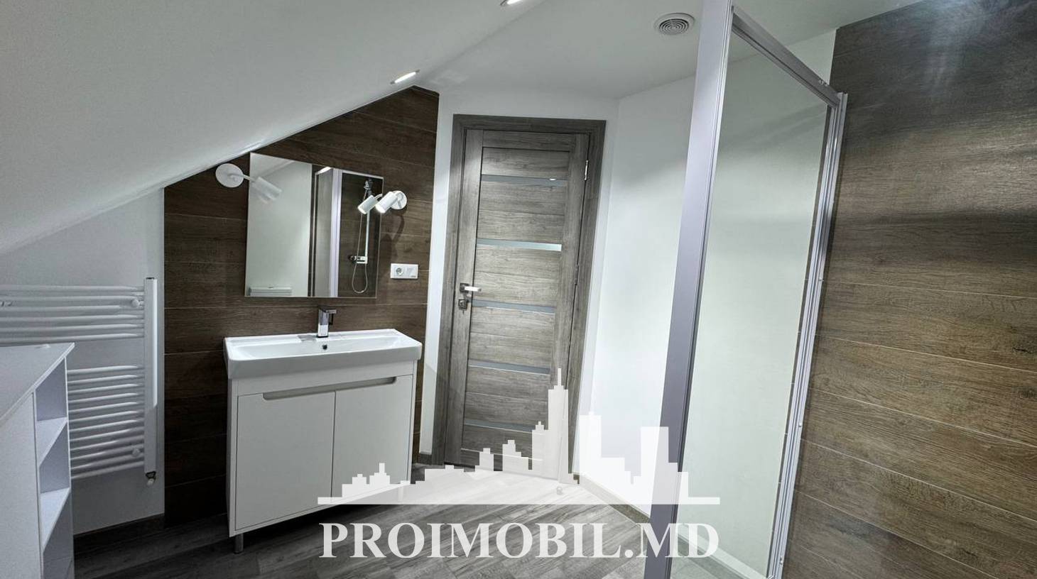 https://images.proimobil.md/IHAPZ_wgMZ35bj7WheOzgb0jtOwo5JxnNAWdilqhg0Y/watermark:0.75:so:0:30:0.39/resize:fill:1460:816:1/gravity:ce/bG9jYWw6Ly8vZXN0YXRlL2xyLzM3OTZiMWQ3LTliZjItNGQ1MS1hMzA1LWNjMDViYzI1MmQ1MC5qcGVn