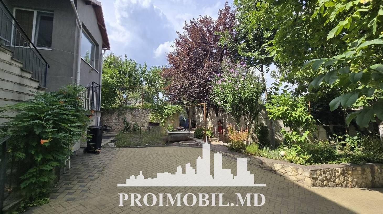 https://images.proimobil.md/IJ-H1D8BOHFHDrZQVIvIE5LOKv-0WnUl_YOUjCh8GWA/watermark:0.75:so:0:30:0.39/resize:fill:1460:816:1/gravity:ce/bG9jYWw6Ly8vZXN0YXRlL2xyLzE1YWNkY2U1LTAyNDAtNDQ1Yy04NGE1LTlmMmY0MDE1OGE2Zi5qcGVn
