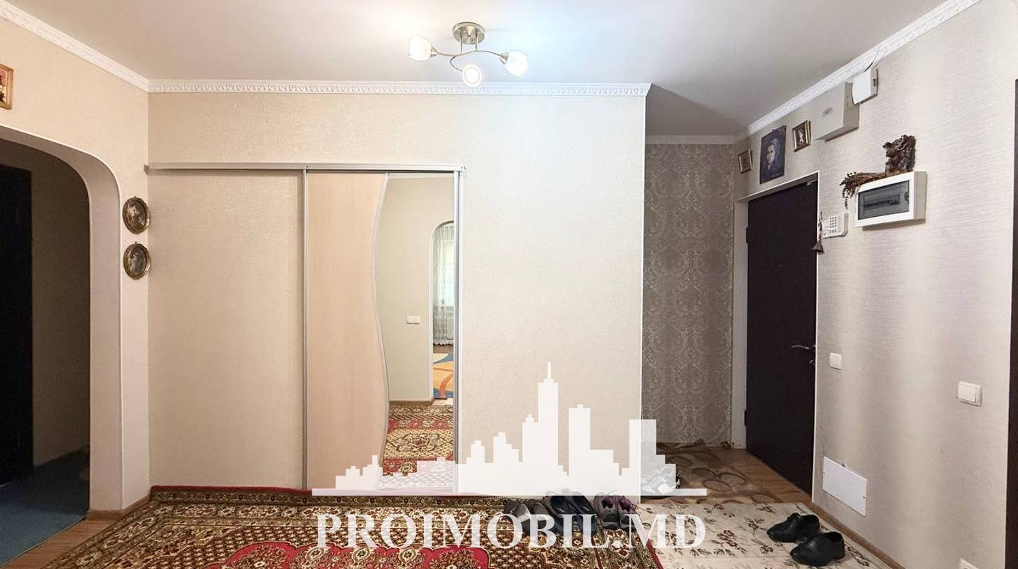 https://images.proimobil.md/IR0NyYkyHwRvEViNMWhZ8toxoYbxvYF2pjtu7a5HxYA/watermark:0.75:so:0:30:0.39/resize:fill:1460:816:1/gravity:ce/bG9jYWw6Ly8vZXN0YXRlL2xyLzRhYjgyZjkxLTJmNzMtNDgzMy1hMzg1LTA5ODIwNWE3Y2ZjZC5qcGVn