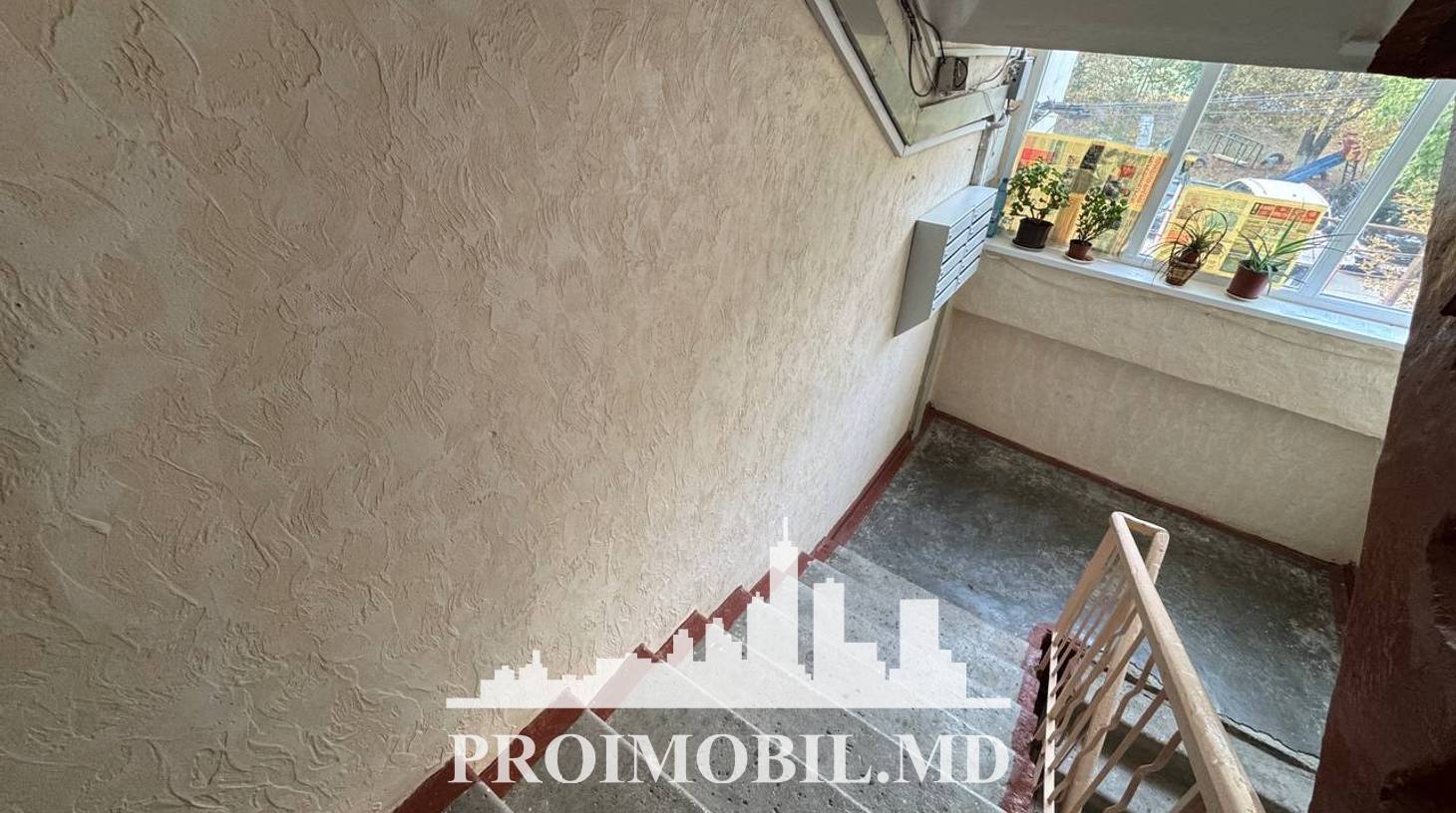 https://images.proimobil.md/ITdwSez4mdkz7GSWESE4DNo8z8xEuEggdF1omjCDbLM/watermark:0.75:so:0:30:0.39/resize:fill:1460:816:1/gravity:ce/bG9jYWw6Ly8vZXN0YXRlL2xyL2Y2NGM1ZWJmLWU3NjAtNGQ5OC05ZWYxLTc3YjdhZGYyZWNmYy5qcGVn