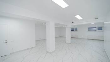 https://images.proimobil.md/ITltXHnjqC7g5bQL6CCanEvj1IJSuX8JMGb3d7QbQeE/resize:fill:350:198:1/gravity:ce/bG9jYWw6Ly8vZXN0YXRlL2xyLzcxMDY4NWNmLThmODEtNGNmNC04MDY3LTkzYjM2NzIzNDgwOS5qcGVn