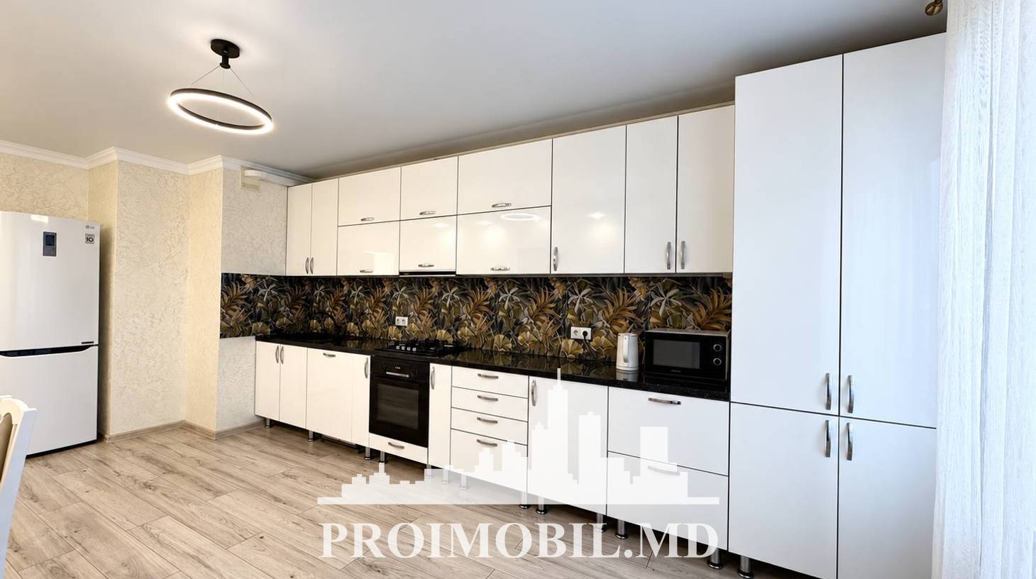 https://images.proimobil.md/IWHUb1VG9HFTO7YaT7qHnrQMWJq1g4uL5tM6VMjLnEs/watermark:0.75:so:0:30:0.39/resize:fill:1460:816:1/gravity:ce/bG9jYWw6Ly8vZXN0YXRlL2xyLzY0N2EwNDhkLWFhY2ItNDM0YS1iMTQ2LWJhZWU5NTRhYmQ5Mi5qcGVn