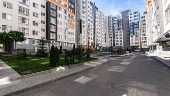 https://images.proimobil.md/IZdyzAFApGp8JbNRMGVY3y-yRp-8N5x2UDVVrIdCx6k/resize:fill:350:198:1/gravity:ce/bG9jYWw6Ly8vZXN0YXRlL2xyL2UzOTA5YzEzLTQ2YWItNDU2Ny05OWY4LWQ0ZGRjYWRlNzYyNi5qcGVn