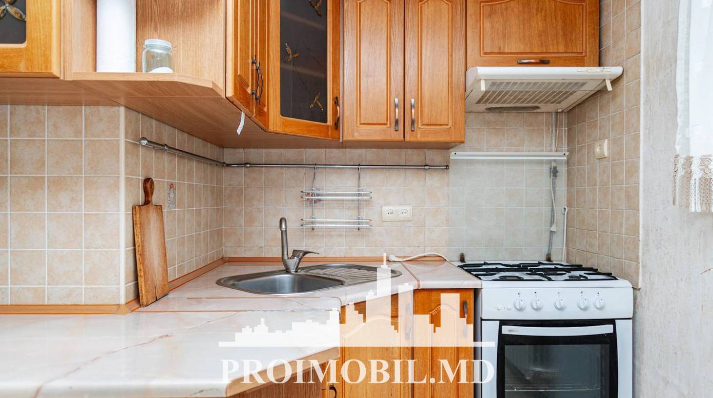 https://images.proimobil.md/IaAODgy0dHnCB9qjIxVSMcPB3W23XpPkHcACnyQ9wVw/watermark:0.75:so:0:30:0.39/resize:fill:1460:816:1/gravity:ce/bG9jYWw6Ly8vZXN0YXRlL2xyLzdmMDBmY2I2LWVhNjQtNDdkMS1iNGViLTg4YzEzYmQ5MDQ3Zi5qcGVn