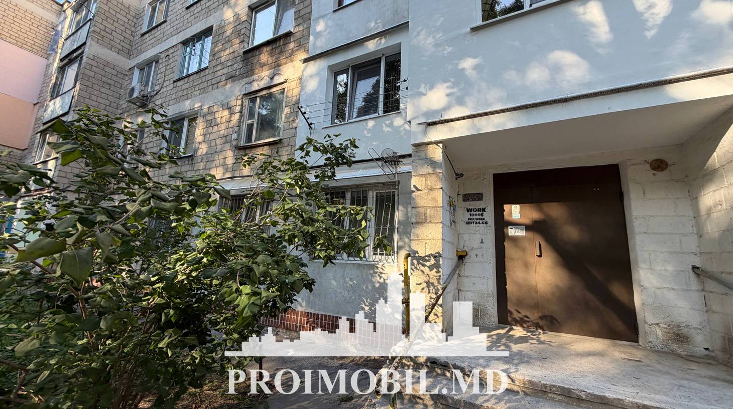 https://images.proimobil.md/IamesDuS3YA74BZ-eNHS3klomCmLU4H0-j_jNEJyldo/watermark:0.75:so:0:30:0.39/resize:fill:1460:816:1/gravity:ce/bG9jYWw6Ly8vZXN0YXRlL2xyL2JiNjY2MDY2LWQ1YjUtNGM4NS05YWU4LWExM2MxMmY0OTAzNC5qcGVn