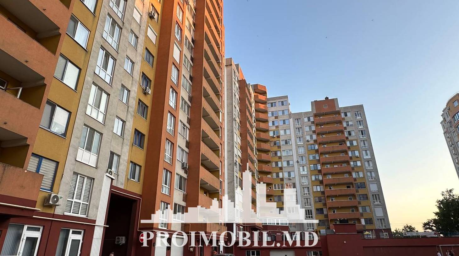 https://images.proimobil.md/Ibkm2f7hsCtqvoxa9qpAViPE46akwx2h_Id-O3yGJIk/watermark:0.75:so:0:30:0.39/resize:fill:1460:816:1/gravity:ce/bG9jYWw6Ly8vZXN0YXRlL2xyL2JkZmI2NzBkLWZlZTEtNDU0MS1hNjEzLTMwNWI5NTQ1ZWIzZC5qcGVn