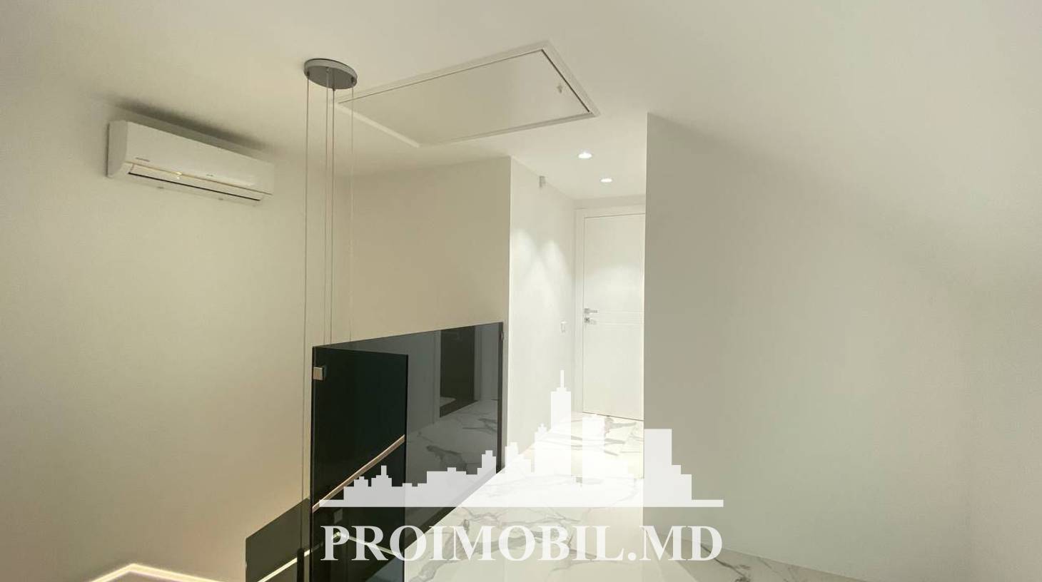 https://images.proimobil.md/IhE25Rf43eWZWuDCzpZihXfBZ40PfWjPG1T-LRkVSt4/watermark:0.75:so:0:30:0.39/resize:fill:1460:816:1/gravity:ce/bG9jYWw6Ly8vZXN0YXRlL2xyLzQ1ZjRiOGUwLTE4YWMtNDQ0NS1hMGE3LWE3NWMxY2JlZGZkMy5qcGVn