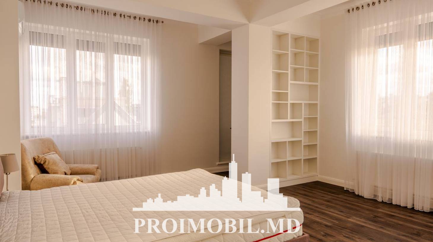 https://images.proimobil.md/IiVju8fUKGXqGQBXWC6ZhX8c4ICj2ymVATO8XcAvmFA/watermark:0.75:so:0:30:0.39/resize:fill:1460:816:1/gravity:ce/bG9jYWw6Ly8vZXN0YXRlL2xyLzUyMWEwYzk4LTVkOTMtNDIzZS05NTAwLWZhNWMxZmRjZjNhMi5qcGVn